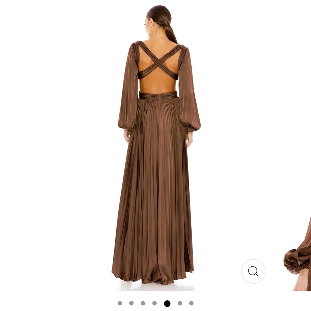 IEENA FOR MAC DUGGAL Long Sleeve Pleated Cut-Out Gown Size 10